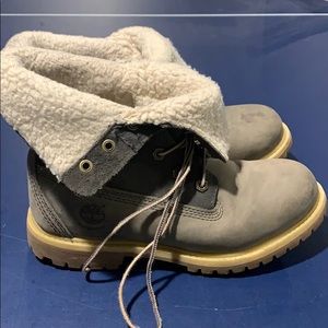 Timberland Women’s boot with Sherpa inside size 6